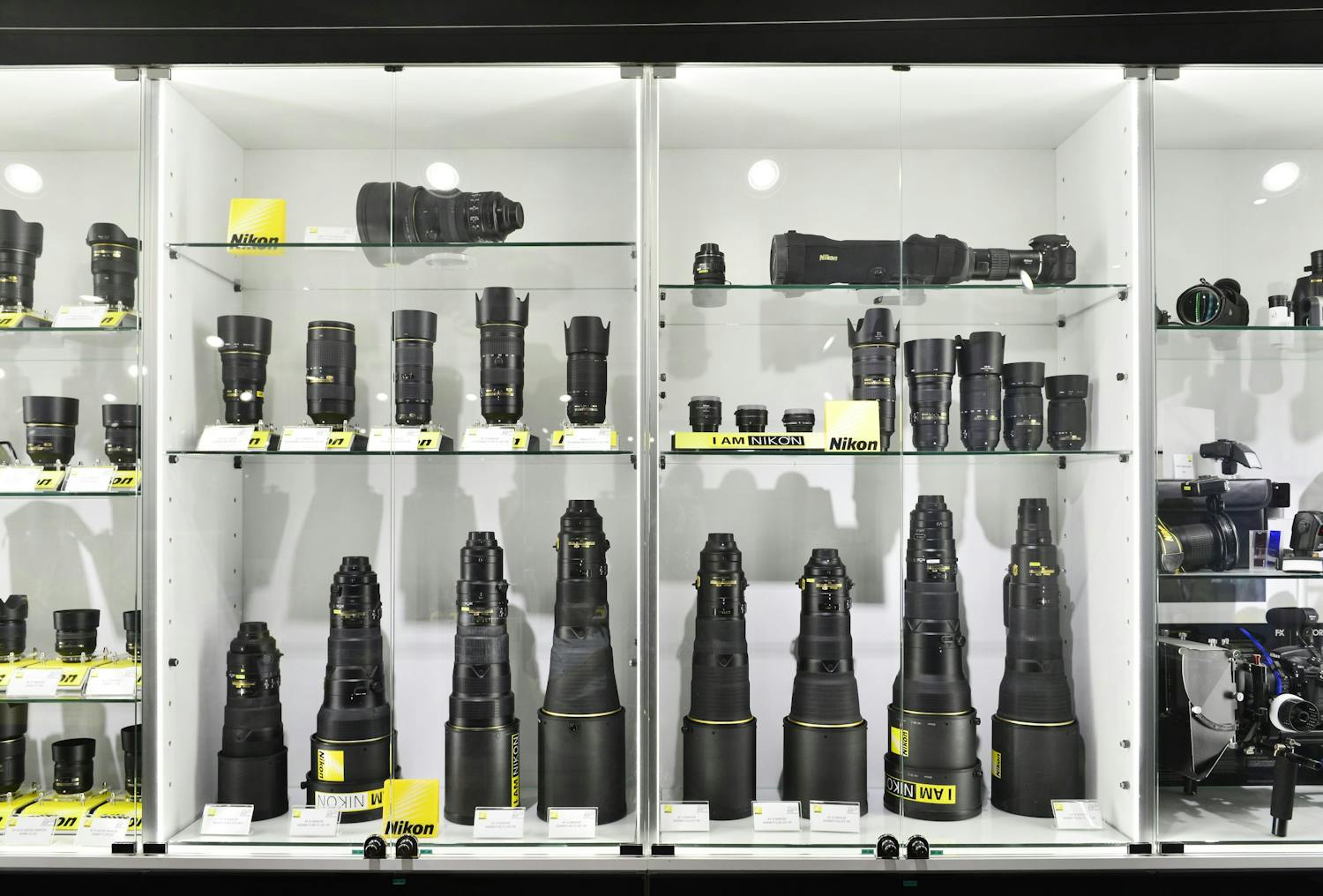 shutterstock 702808426 Monter fylld med DSLR-kameror och objektiv för nybörjare och proffs